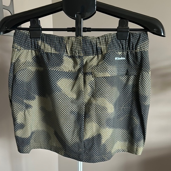 Columbia Women's Pleasant Creek Skort Omni-shield Stone Green Spotted Camo - Picture 2 of 6